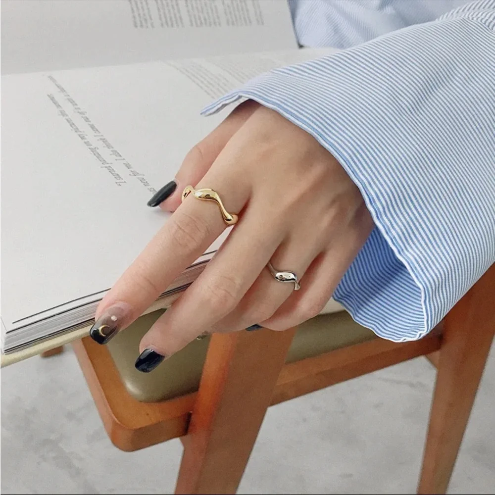 Resizable Simple Wave Ring - Picture 2 of 3